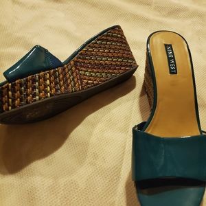 Wedge sandal real color with multi color wedge